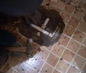 天柱卫生间漏水维修公司为您分享下卫生间渗水如何处理及注意事项